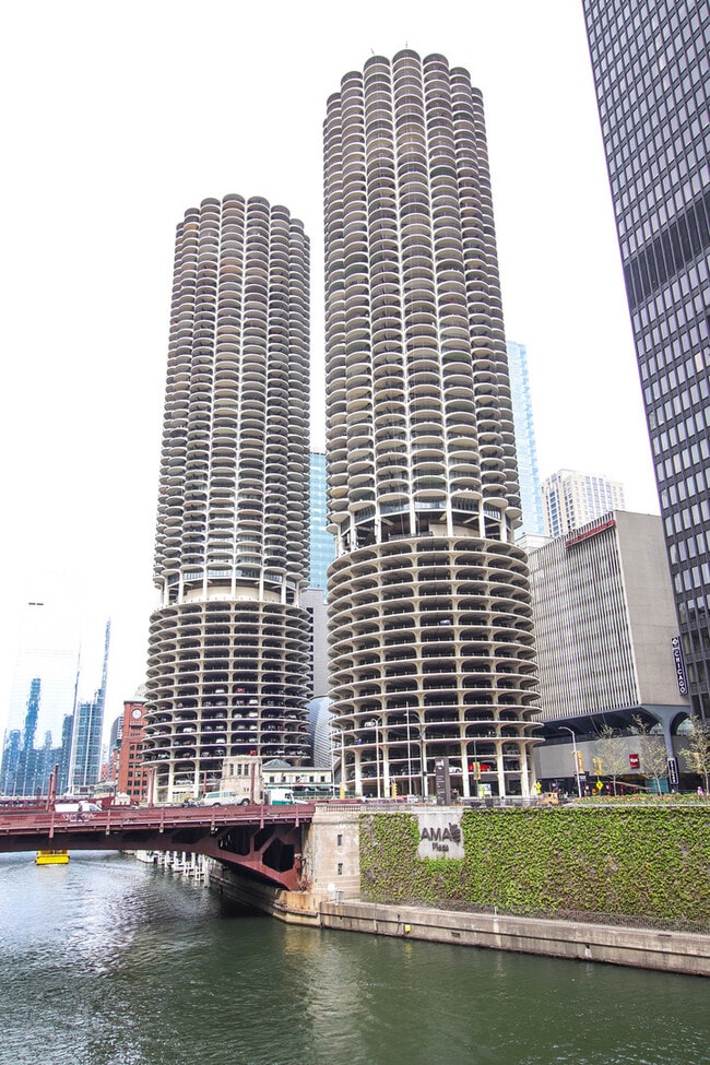 Building Photo - 300 N State St Unit 3008