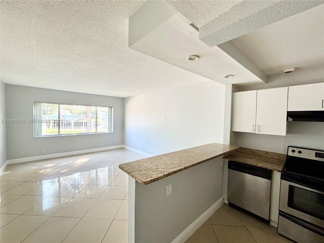 Building Photo - 251 SE 6th Ave Unit 3