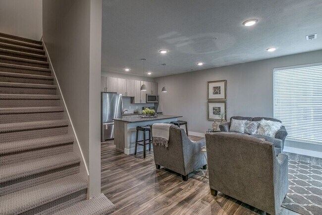 Photo - Triangle Apartments