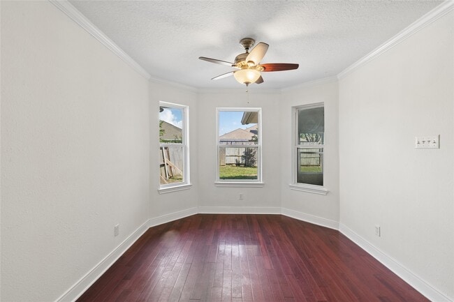 11 Clara Barton Ln