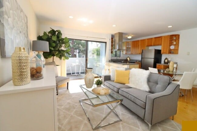 Photo - 1930 N Vermont Ave Condo