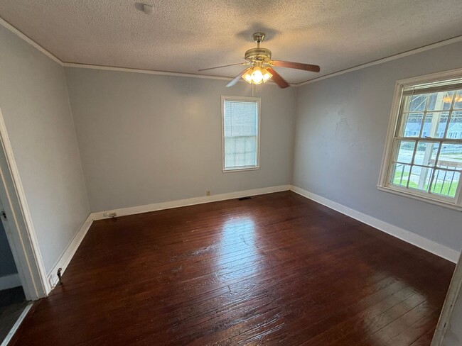 Photo - 1743 Kissingbower Rd