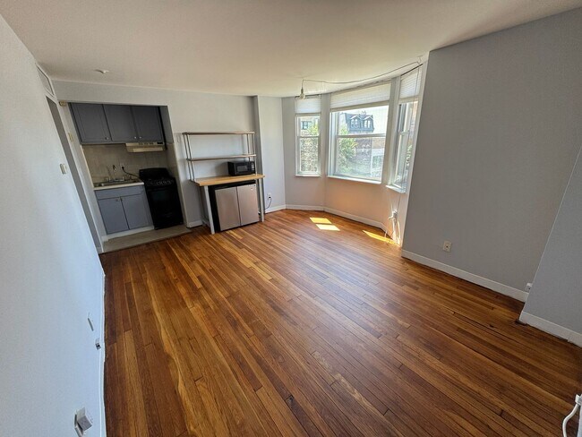 Building Photo - Updated 1-bed condo at Walnut Plaza