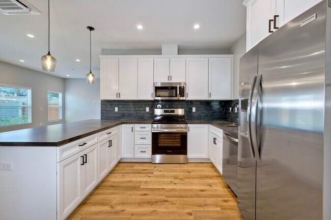 Photo - 6834 Tower St