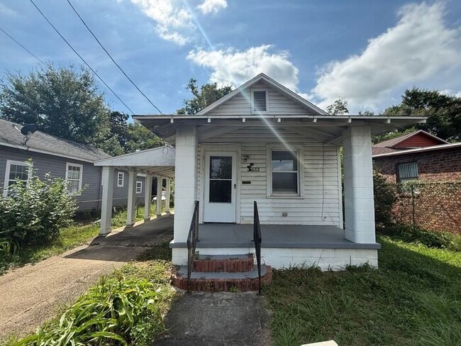 Pensacola - 3 bedroom, 1 bathroom - Old Style Shotgun Home with Original Charm
