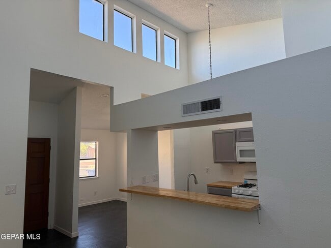 Photo - 1531 Common Dr