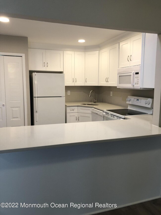 128 Amberly Dr