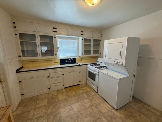 Building Photo - 2841 S 2300 E Unit UP