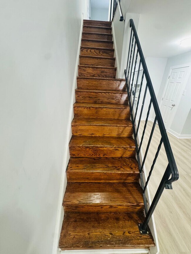 Photo - Renovated 3bd/1.5 bth House with Rear yard...