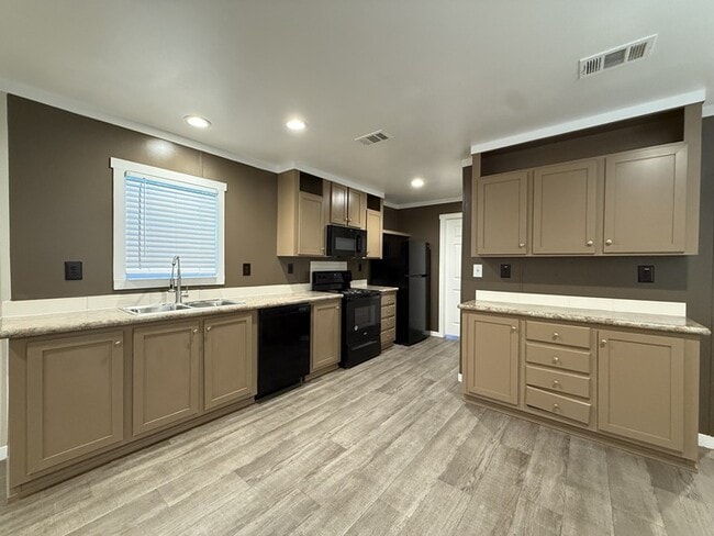 Photo - 109 Janice St