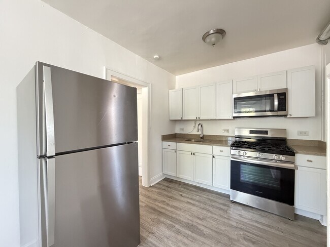 1605 N McVicker Ave Unit 3