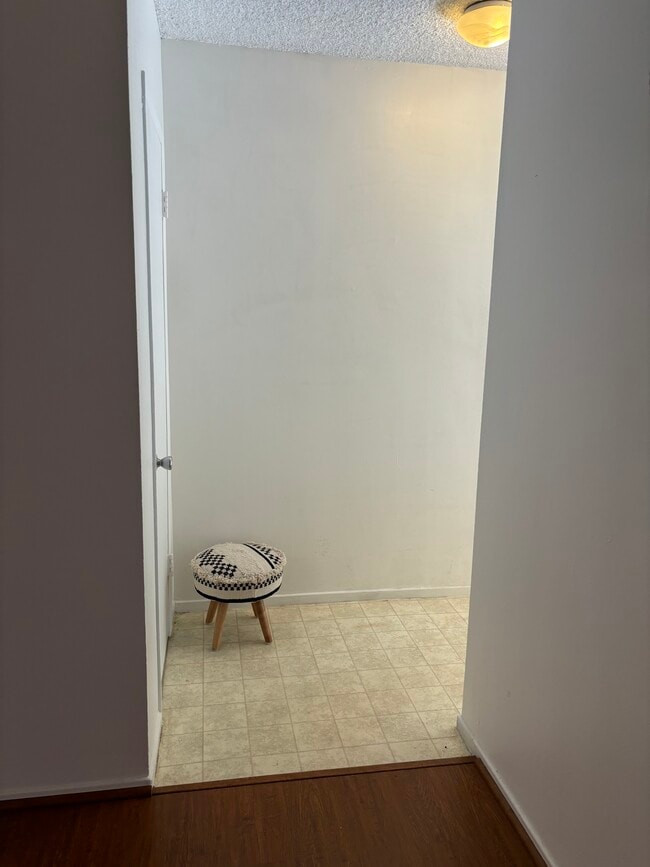 Entry way - 3229 Glenhurst Ave