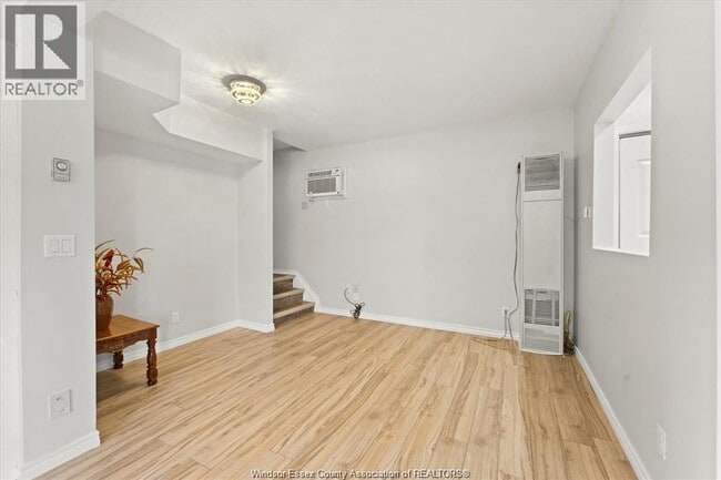 Photo - 1374 Pelissier St