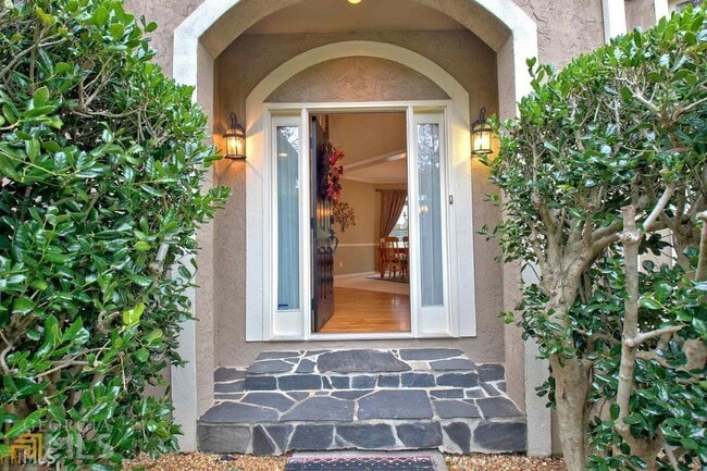 Photo - 404 Burgess Point