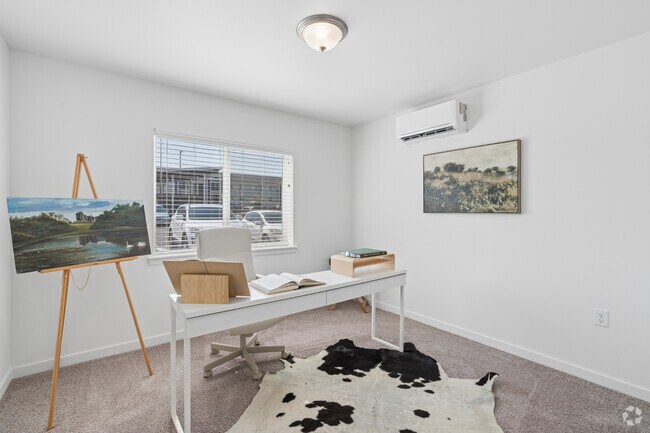 2BR, 2BA - 910SF - Second Bedroom