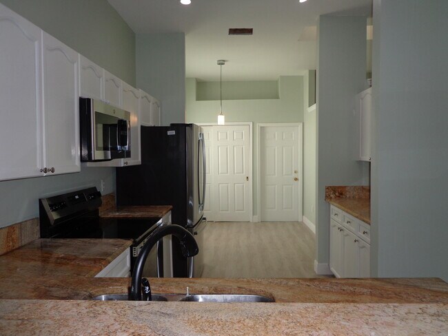 Photo - 890 Lake Wellington Dr
