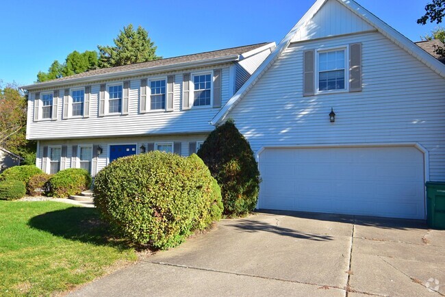 Building Photo - Large executive home in Granger IN