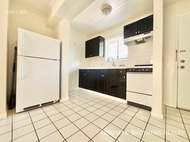 1816 N. Gramercy Pl. Los Angeles, Californ... - 1816 N. Gramercy Pl. Los Angeles, Californ... Apartment Unit 303