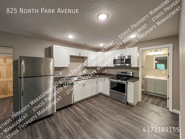 Photo - 825 N Park Ave