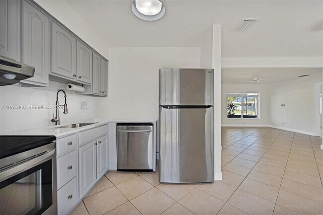 Photo - 380 NW 47th Ct