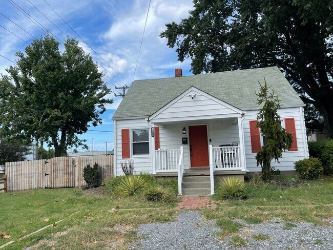 708 Lee Street (West Hampton) Hampton 23669 - 708 Lee Street (West Hampton) Hampton 23669 House