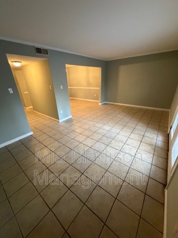 Photo - 527 Tibet Ave