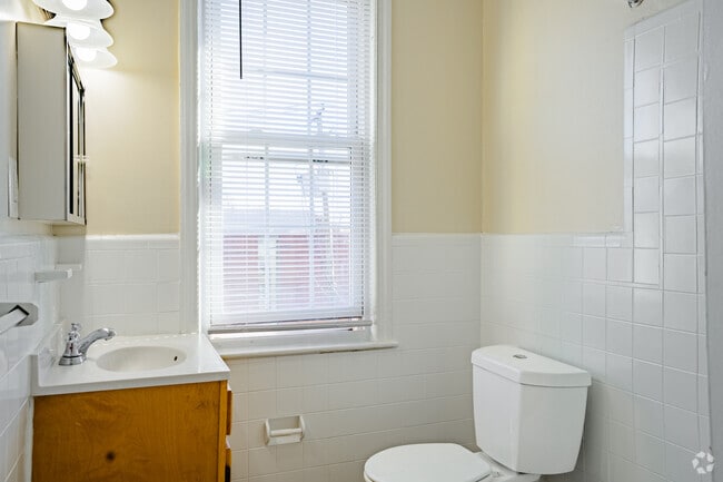 1BR, 1BA - 595SF - Bathroom - Unit 2