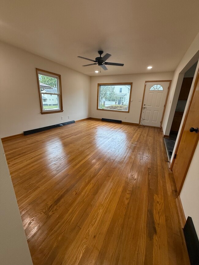 Photo - 972 Chester Ave