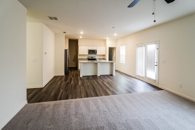 Photo - 475 Knightsbridge Ln