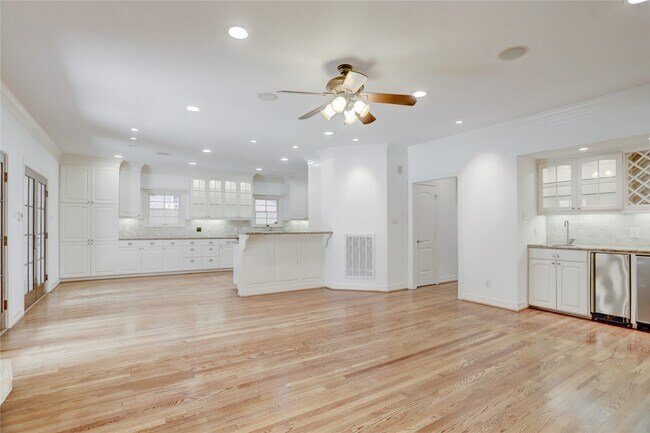 Photo - 6341 Mercer St