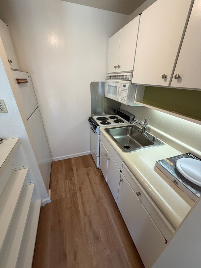 Photo - Bright and Sunny Studio With Water View For Rent at the Watergate Community In Emeryville, Ca!!!! Unit 212