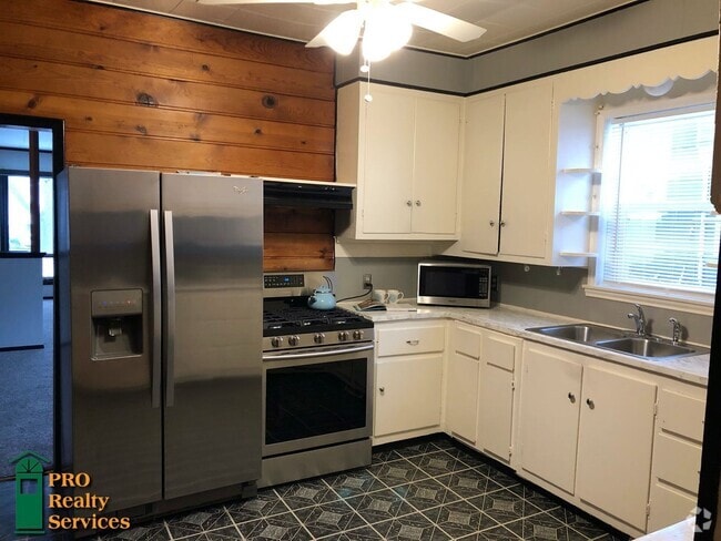 Building Photo - 2 Bedroom Home in St. Paul