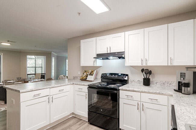 Cocina espaciosa - Sugar Mill Apartments