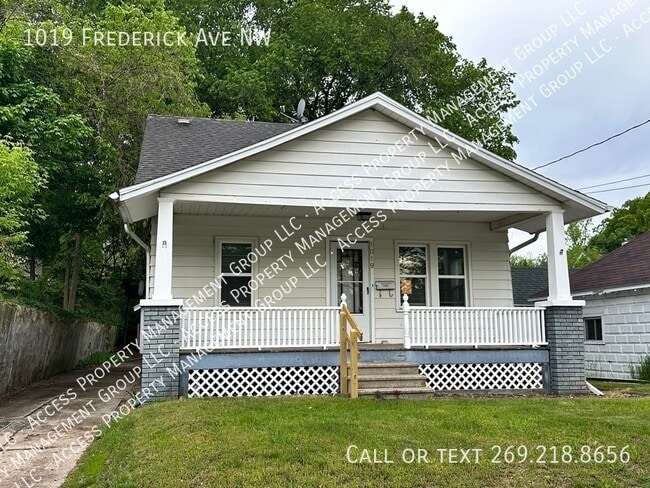 Photo - 1019 Frederick Ave NW House
