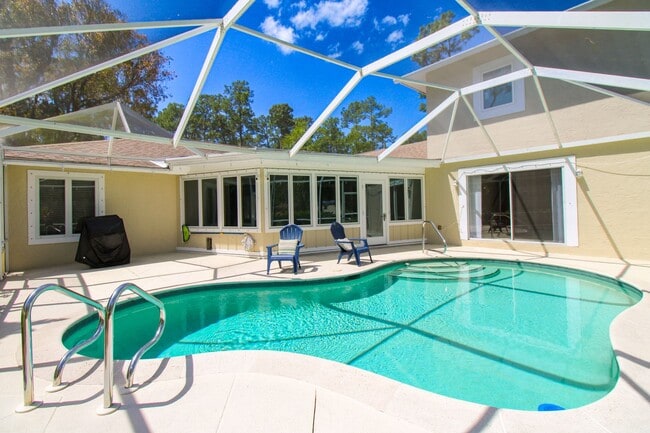 Building Photo - 4 BED PLUS DEN 3 BATH***POOL HOUSE***AVAILABLE NOW