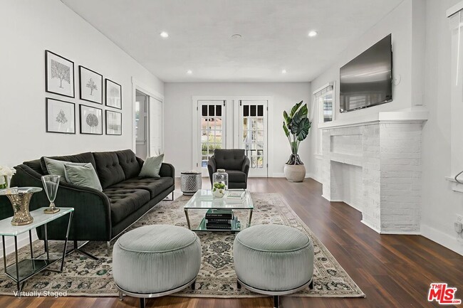 Photo - 1756 N La Brea Ave Unidad 1/2
