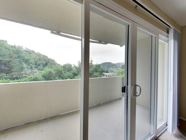 Balcón/patio - Marinian Towers Apartments