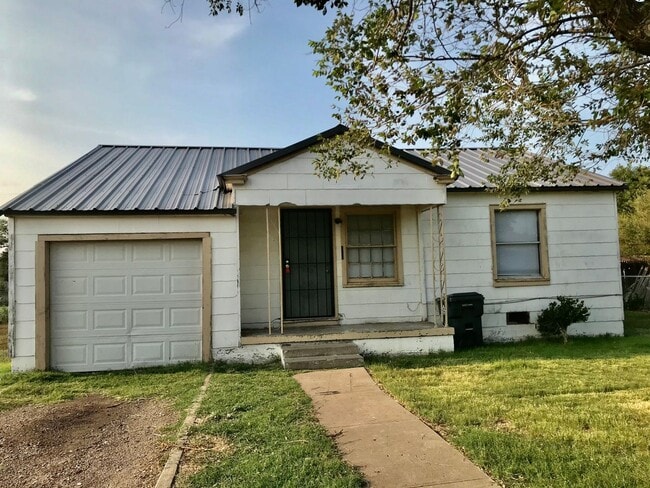 Photo - Cute 2 bed, 1 bath, 1 car garage in North Amarillo!
