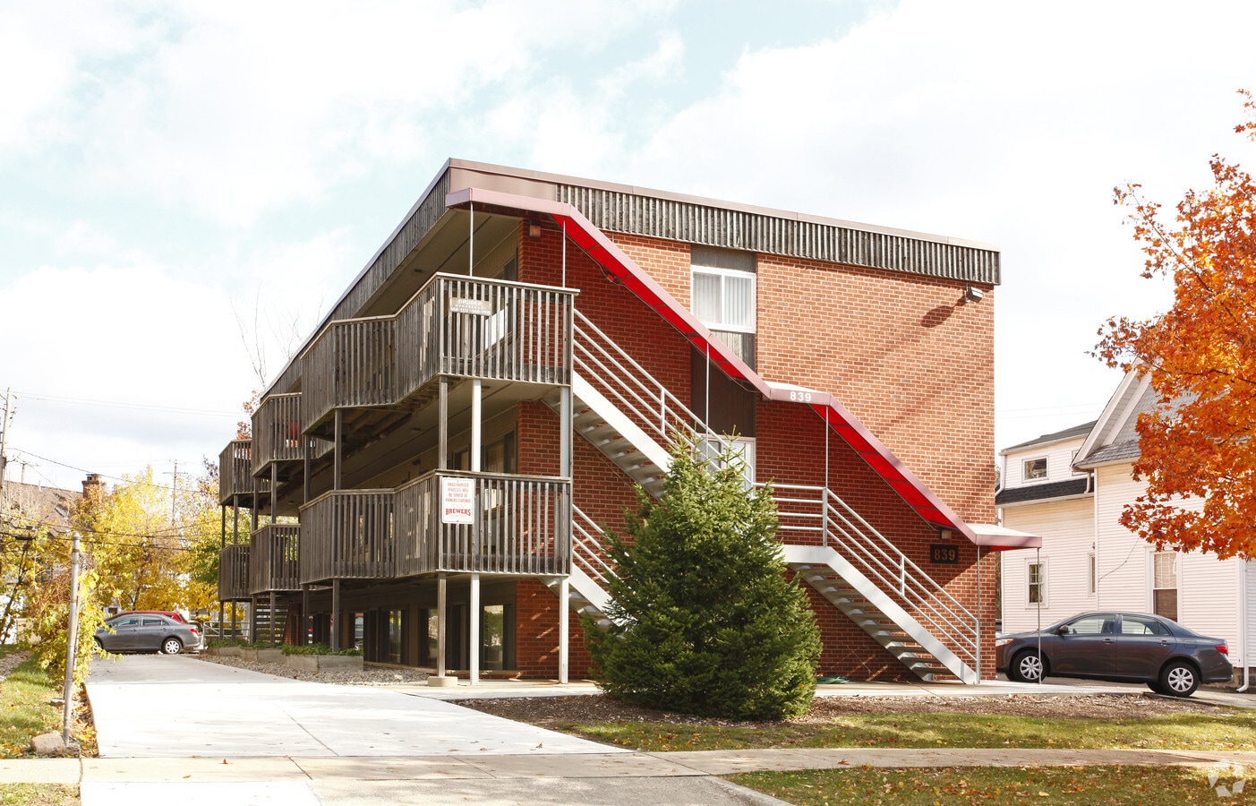 Primary Photo - 839 Tappan St