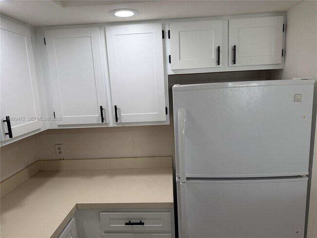 Photo - 3330 Pinewalk Dr N Unidad 1636