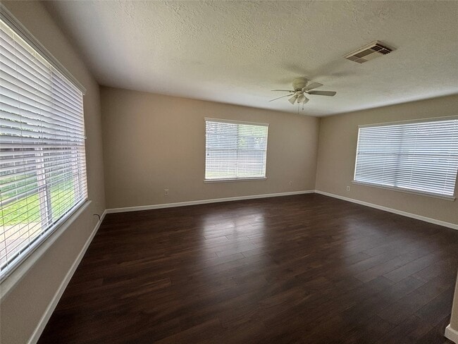Photo - 16610 Forest Bend Ave