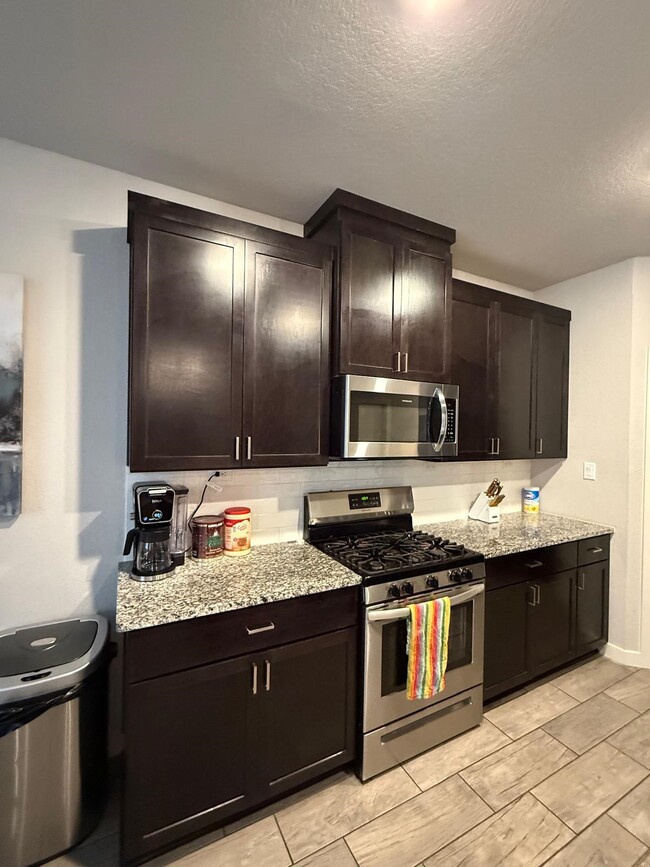 Building Photo - 740 Ft Leonard