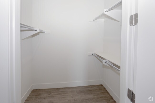 2BR, 2BA - 1135 SF