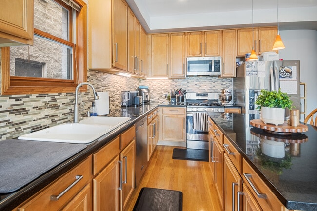 Photo - 1954 W Diversey Pky Unidad 1E