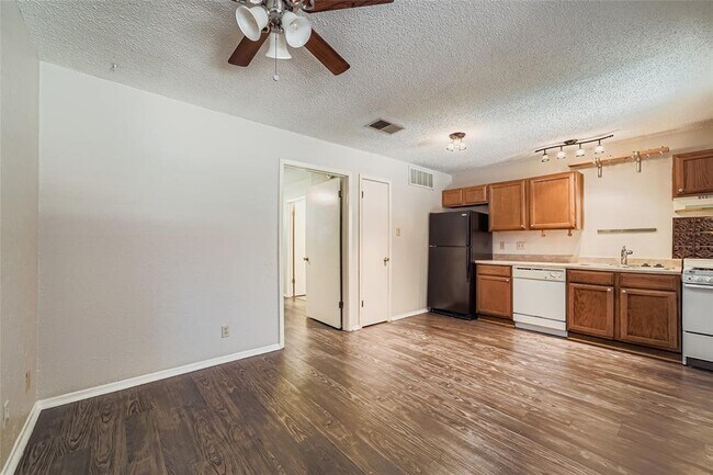 Photo - 4405 Avenue A Unit 8