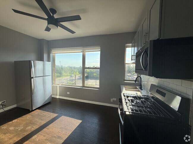 Building Photo - 1856 W 18th St Unit 1858-3R Rental