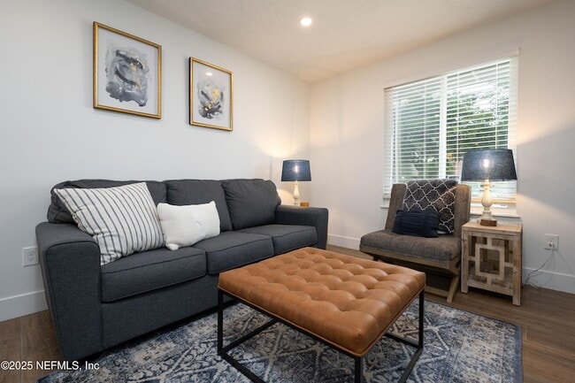 Photo - 620 6th Ave S