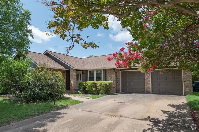 Building Photo - 1013 Ramble Creek Dr Rental