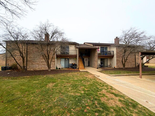 Building Photo - 1887 Waterfront Dr N Unit F