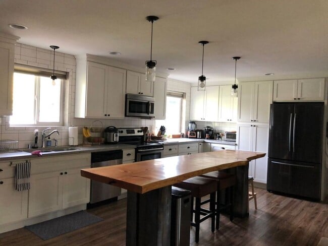 Photo - Clean Feel, Open Floorplan
